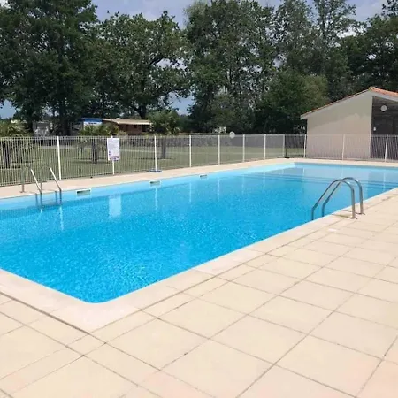 3 Etoiles - Piscine - Efc0a0